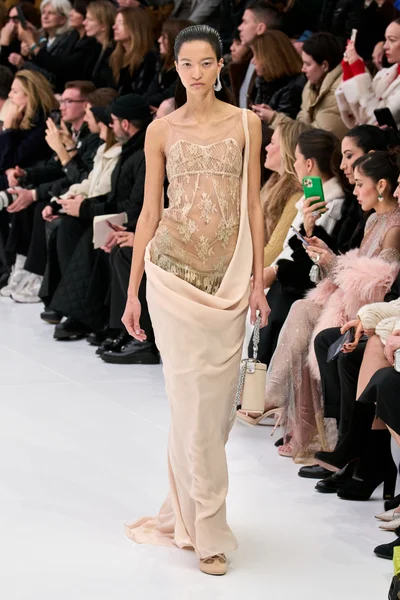Look 17